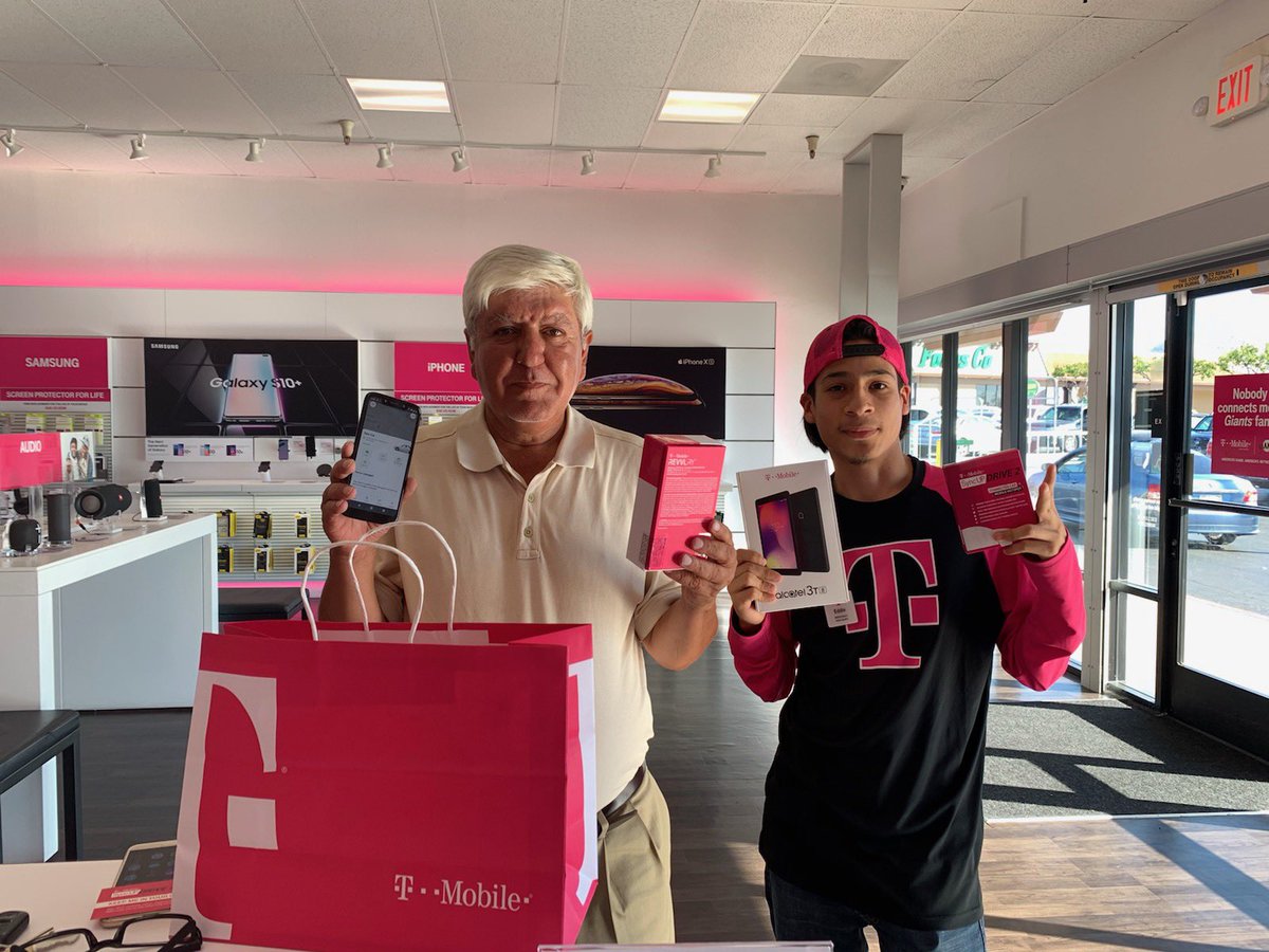 Eddies_Tweets's tweet photo. It Was A Slow Day Here At Littsburg But Still Managed To Hook Up One Of Our Favorite Customers With A Brand New Phone, Tablet, And SyncUp #customerobsessed 😎😎 #Littsburg 🔥🔥🔥#983C 😤 #alldayeveryday🤘🏻🔥 https://t.co/J9tANEKZQB