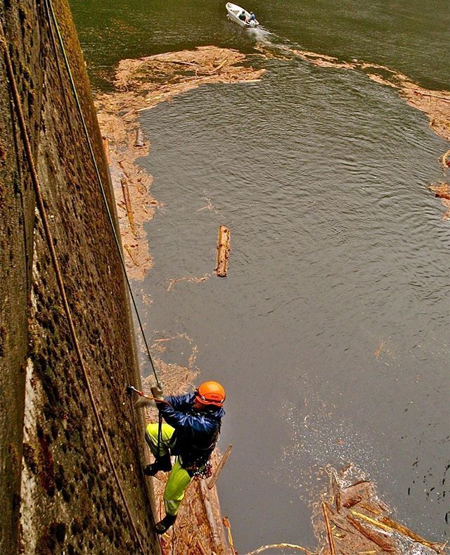 ameyallicamp's tweet photo. Incluso con humedad, usa #SterlingRope
-
-
#industrialathlete #roperescue #performanceworkwear #construction #arblife #towerclimber #industrialclimbing #rescue #sprat #treelife #irata #safety #heightsafety #treeclimbing #freedomtofocus #sterlingrope #workatheight #treecli… https://t.co/4IoWxCFNeh