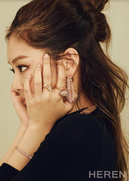 "When I'm having a difficult time or am uneasy, I blast music of my favorite artist alone at dawn and practice while thinking about my future" -  #JENNIE  #JENNIEKIM