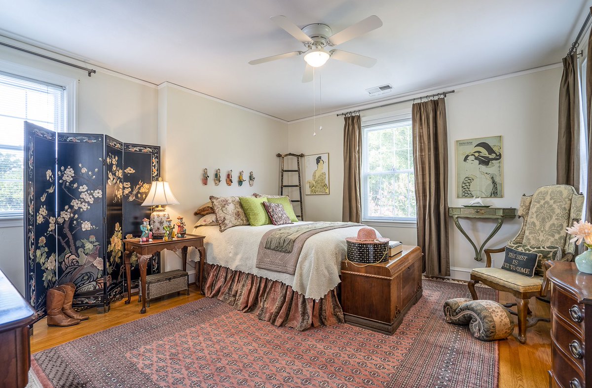 We love the theme of this room... How about you? 😎 🏡 
•
•
•
#immersehive #realestatephotography #realestate #randolphcountync #asheboronc #photography #bedroom #bedroomdecor