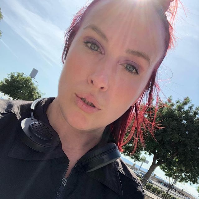 RachaaelBrand's tweet photo. Big head says what’s up☀️🎸 #rachaaelbrand #rebranding #rewiringthebrain #cosmetologyschool #cosmetologystudent #pose #arizona #phoenixarizona #magentahair #gold #sweaty https://t.co/UQuR8sr9Gv https://t.co/KEocm7aCXl