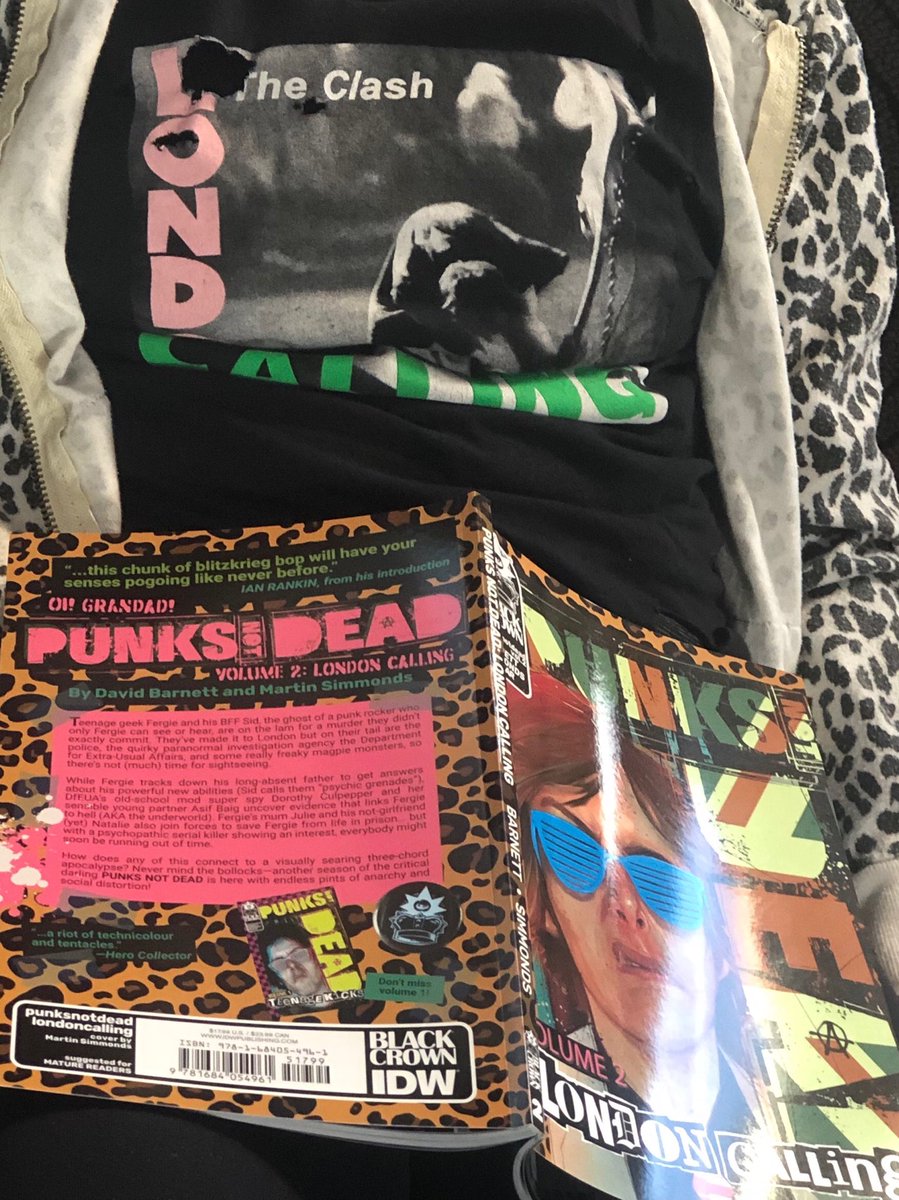 sxbond's tweet image. #THIS #firstcopy PUNKS NOT DEAD vol.2 by ⁦@davidmbarnett⁩ ⁦⁦@Martin_Simmonds⁩ ⁦@adityab⁩ ⁦@deezoid⁩ w/an introduction by ⁦@Beathhigh⁩ from ⁦@blackcrownhq⁩ #therulingclass On sale in SEPT