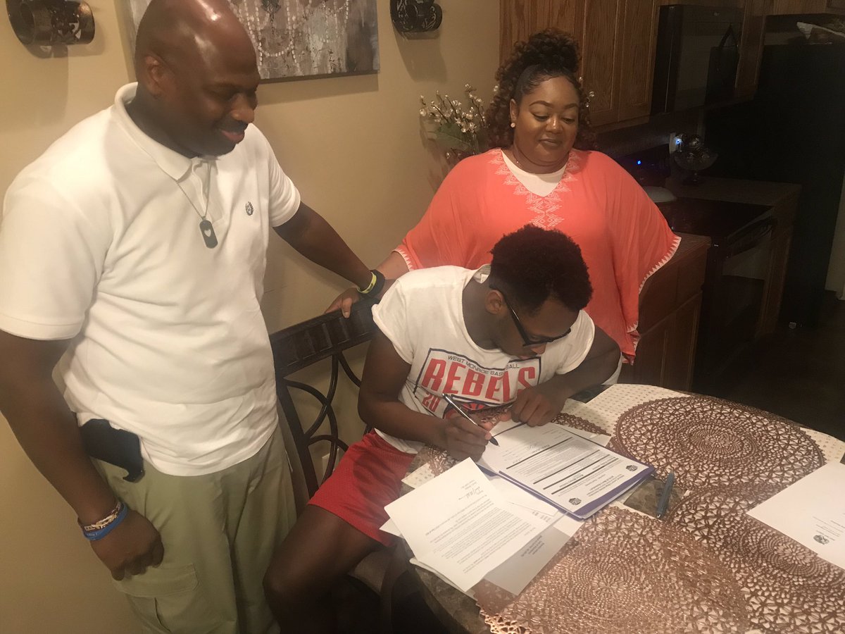 WMHS_Hoops's tweet photo. Congrats to Brandon Jackson @ChillOutBJACK on signing to continue his basketball career at Marion Military Institute . https://t.co/HIV5ovZw2V