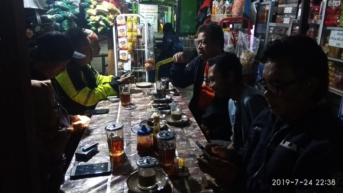 skatkrjklaten's tweet photo. turut merapat menyambut rekan-rekan Sosialisasi dan Edukasi Potensi Bahaya Tsunami @PRB_BNPB @BNPB_Indonesia #EkspedisiDestanaTsunami di Pantai #Sadeng Desa Songbanyu #Girisubo #Gunungkidul #Yogyakarta https://t.co/eVjlN1PSbi https://t.co/yqgc5Eo6IL