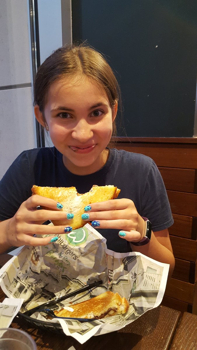 jodigillmore's tweet photo. @sojomajaof3 @DonnieWahlberg @WahlburgersAE Everything was great!  Anna loved the fluffernutter! https://t.co/fxXFeaHH1O