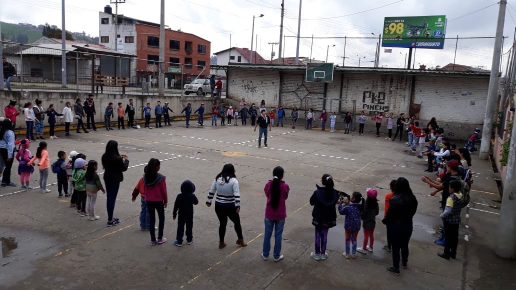 CulturaCUE's tweet photo. Con alegría y entusiasmo continúa el #ProgramaVacacional promovido por el @MunicipioCuenca.

Actividades recreativas, de aprendizaje, juegos tradicionales y más son parte de las colonias vacacionales desarrolladas en las parroquias de #Quingeo #OctavioCordero #Paccha y #Sayausi. https://t.co/wvdFRG7AyT