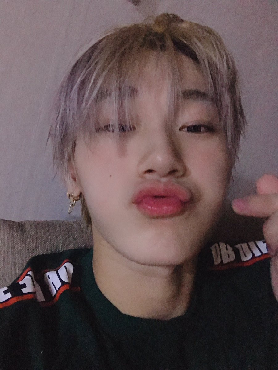 ATEEZofficial's tweet photo. [#산] 보고싶어서 갑작스럽게 찍은 사진
많이 보고싶다 우리 에이티니❤️
#ATEEZ #에이티즈 https://t.co/cA4i7Xv027
