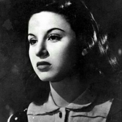 قُلْ للغياب: نَقَصتني
وأنا حضرتُ لأُكملَكْ!

- محمود درويش