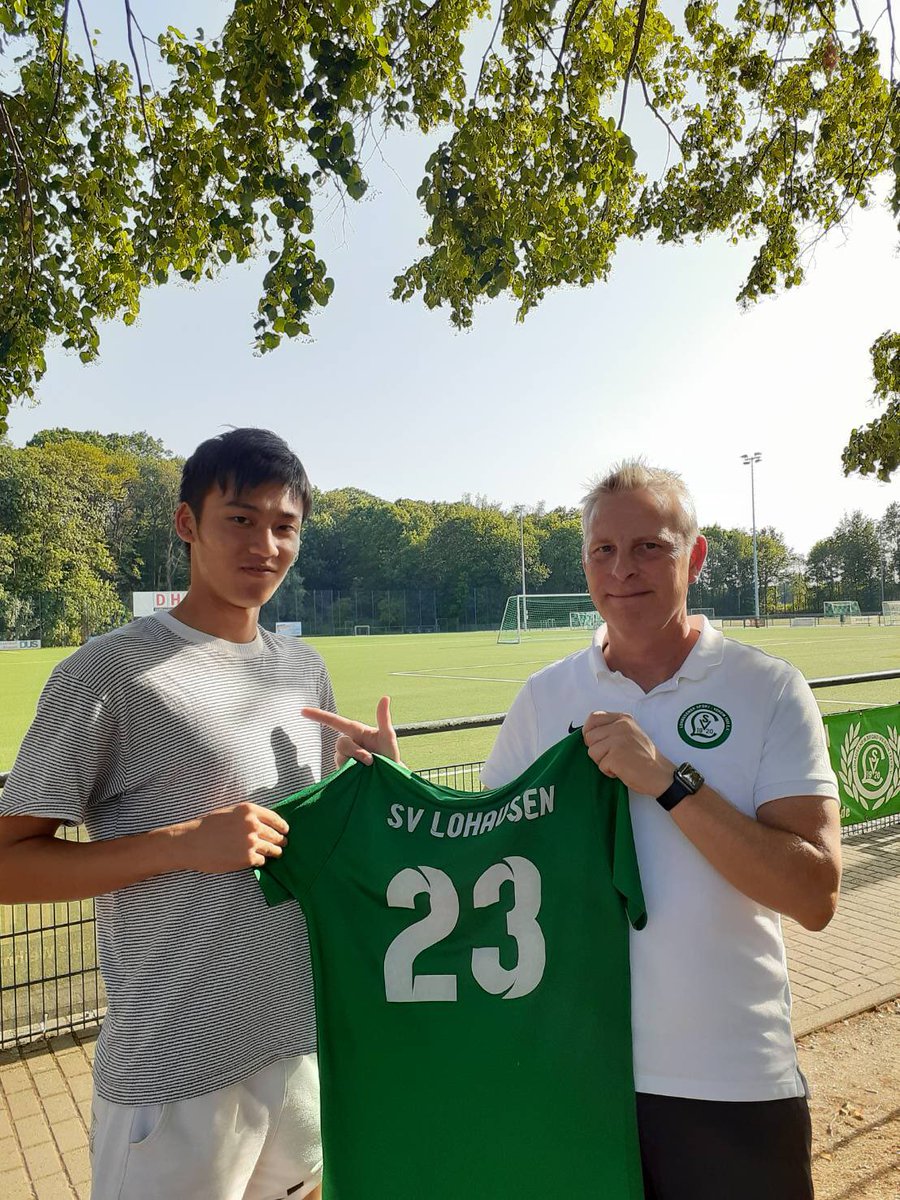 improve_agency's tweet photo. 松永駿平選手.
ドイツ7部🇩🇪⚽️ SV Lohausenと契約しました‼︎
清水東高校 → SV Lohausen
不遇にもトライアウト中に怪我をしてしまい、現在は療法中ですが、それでも彼のポテンシャルに期待し無事契約‼︎
.
#ドイツサッカー留学
#improveagency 
#海外サッカー留学 https://t.co/QJeZ9TwBfP