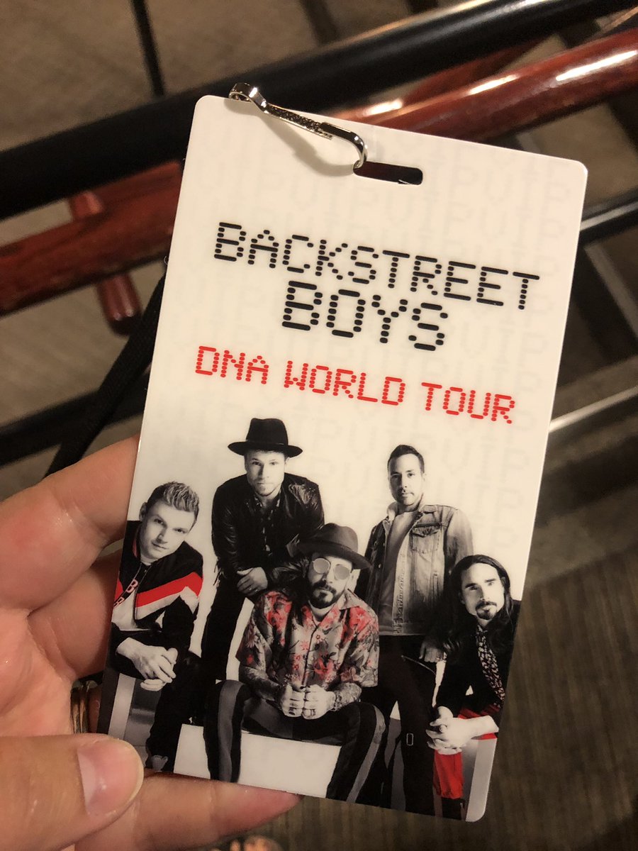 gail_kizlyk's tweet photo. Just over here living my best life! 🤘🏻🙌🏻🎶🙋🏼♀️ Lucky @backstreetboys Show Number 13 in #Calgary #BSBCAL #DNAWorldTour #BSBVIP #ROW1 #BSBDNA @nickcarter @aj_mclean @kevinrichardson @howied @brian_littrell #livingmybestlife #backstreetboys #feeling16again https://t.co/QQv12MDIPn
