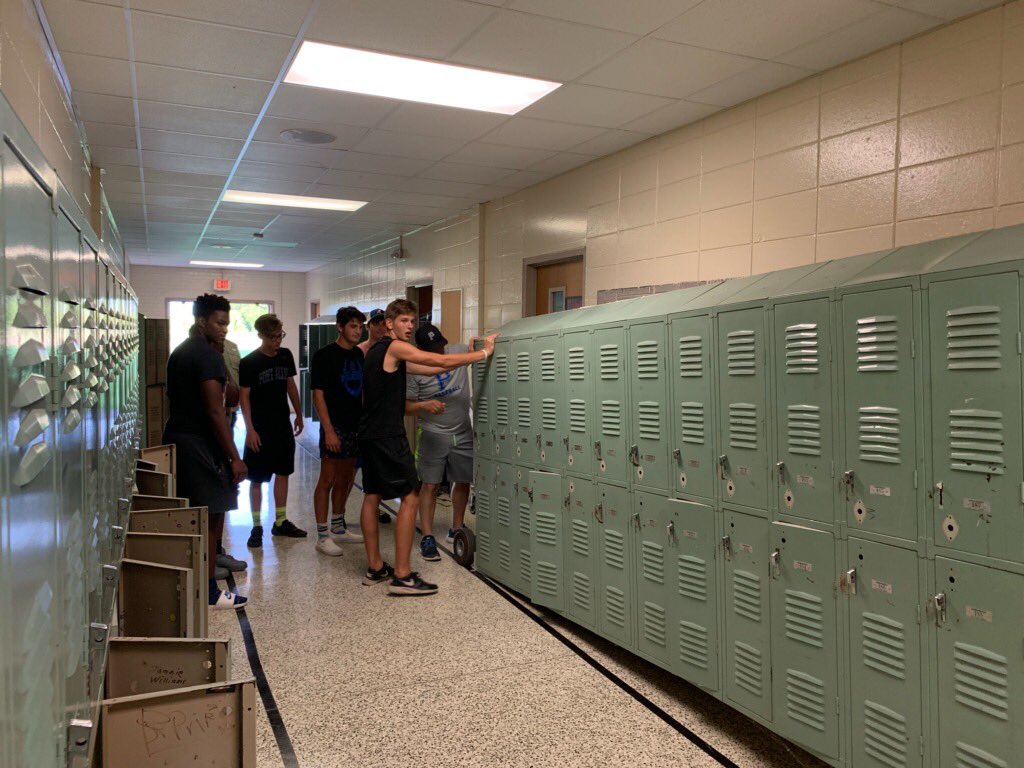 jmgt156's tweet photo. PAMS lockers are out!!! #pamsproud Thanks to some muscle from the PAHS Pelicans! ⁦@PortAllenMiddle⁩ ⁦@WBRSchools⁩ ⁦@PortAllenHigh⁩ https://t.co/lHJzt5hx4W