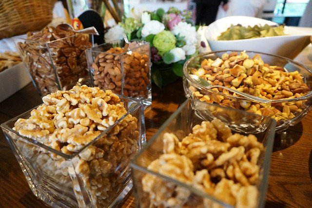USDAJapan's tweet photo. Roasted #CAGrown #almonds and #walnuts made for a #healthy #GrabAndGo #snack at #July4inTokyo! @almondboard @BlueDiamond @CaWalnuts @kurumi_fan #CaliforniaWalnuts #SoSimpleSoGood https://t.co/yGNg9s6Nu1