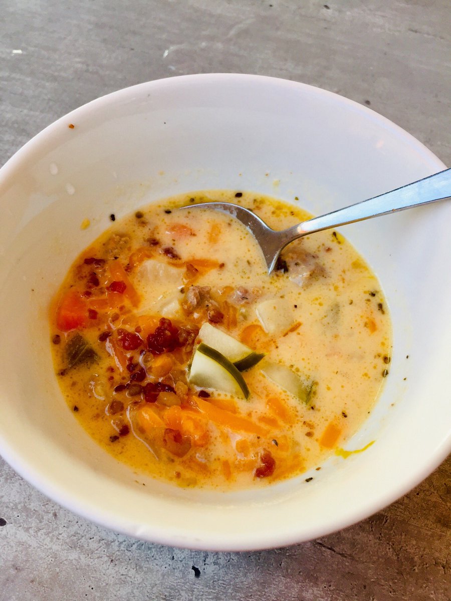 TheFoodie8's tweet photo. #CheeseBurgerSoup #CreamBase #CheddarCheese #SlicedBlackAngusBurgerPatty #Potatoes #Bacon #Pickles #Onions #EatPgh #TrueCooks 🥣 🍔 🥔 🥓 👌👍👌 https://t.co/G6ED53P6bb