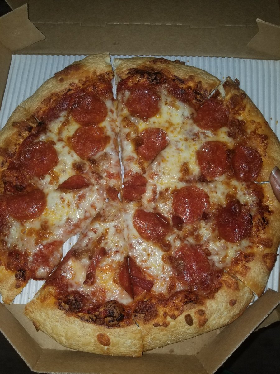 GreyTheLonewolf's tweet photo. @pizzahut
I got a pepperoni pizza and added bacon and they only put it on half my pizza. Smfh. 😑😕 https://t.co/saAMvPkrUZ