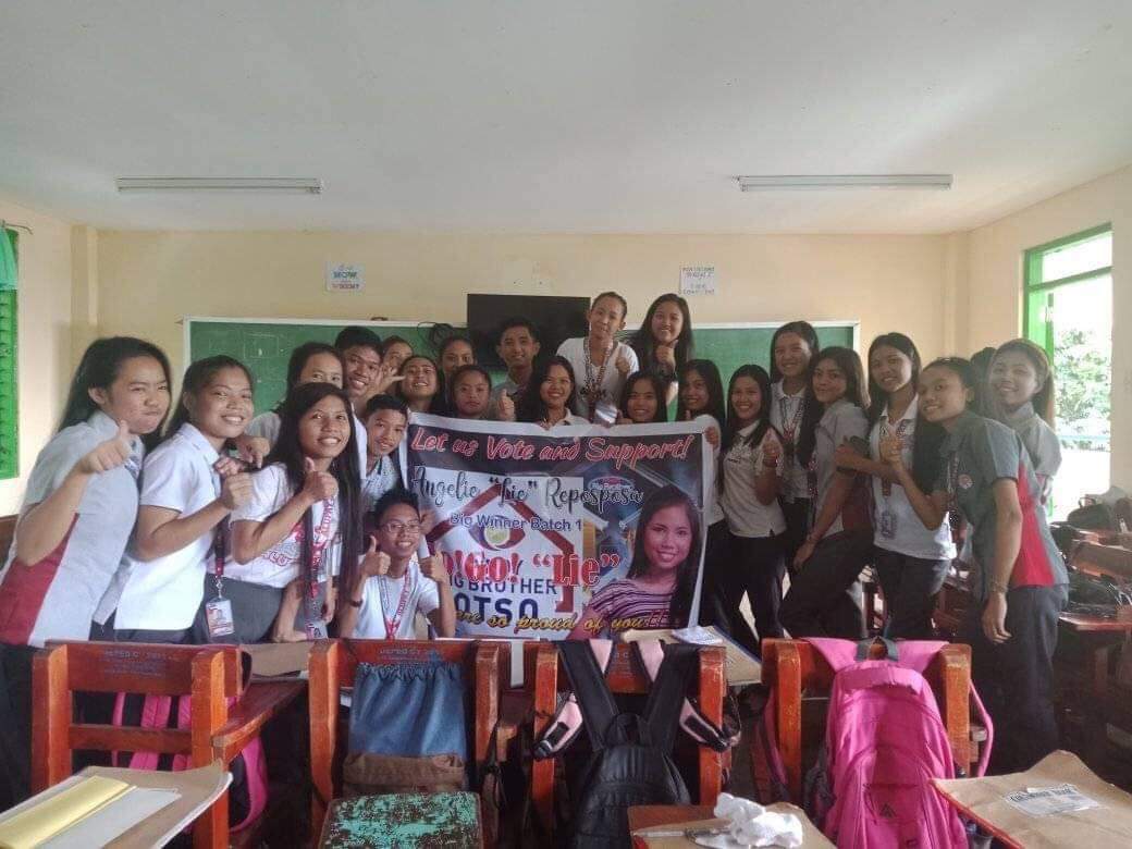 grazelle02's tweet photo. GAISYLIE WORLDWIDE FEEDING PROGRAM
ALUOAY NATIONAL HIGH SCHOOL
 SISIKAPIN NAMIN AT NI MOMMY AMY NA MADAMI KANG MAKUHANG BOTO PARA SA BIGNYT BBLIE @itsmeangelieofc  love na love ka namin at  yong family mo😍😍😍 https://t.co/1yoCd7tRpS