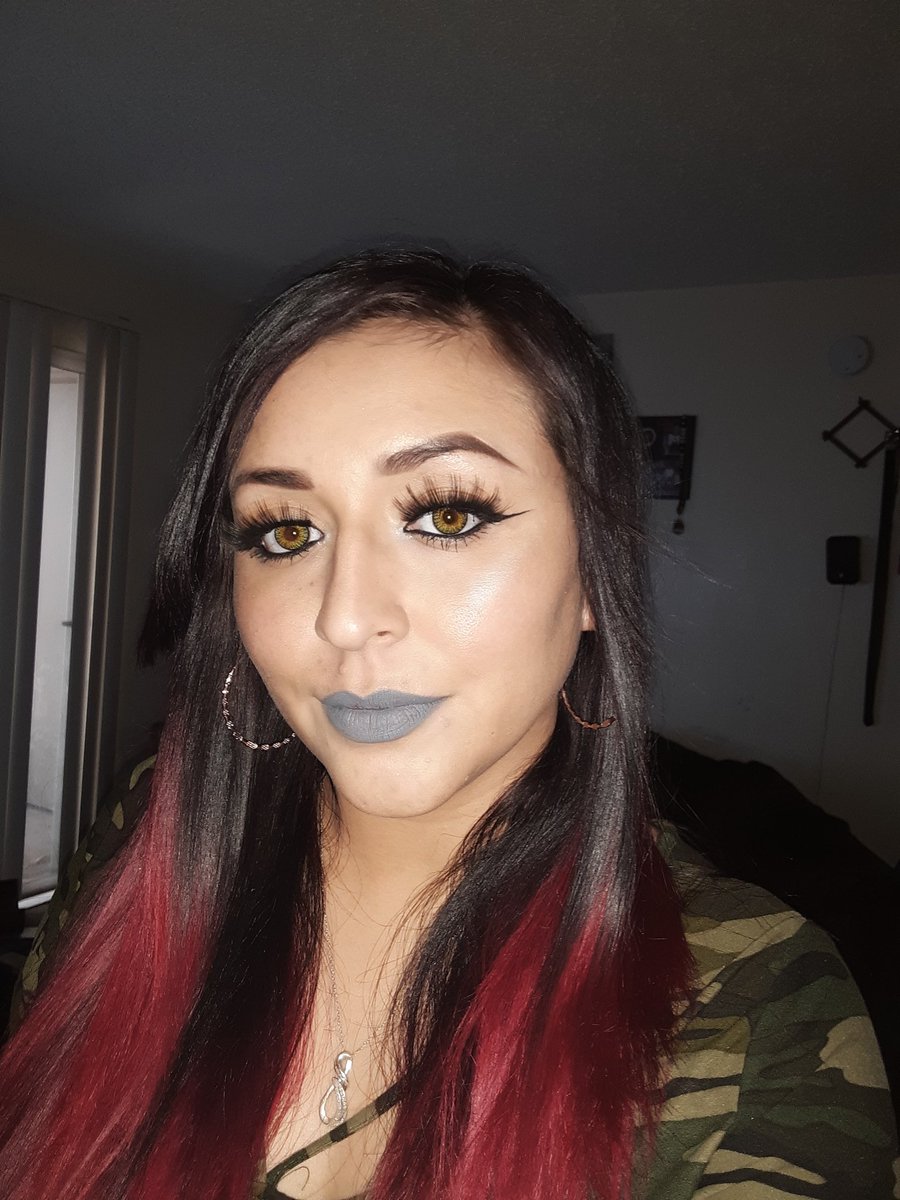 GabCorrales31's tweet photo. I've been mia for a while sorry everyone just taking care of my kids and myself it's been tough, but I will be doing makeup soon, I finally have some motivation to start again. I have some awesome sfx looks planned that will be sickening. 🖤 https://t.co/uUN8uNZa7K
