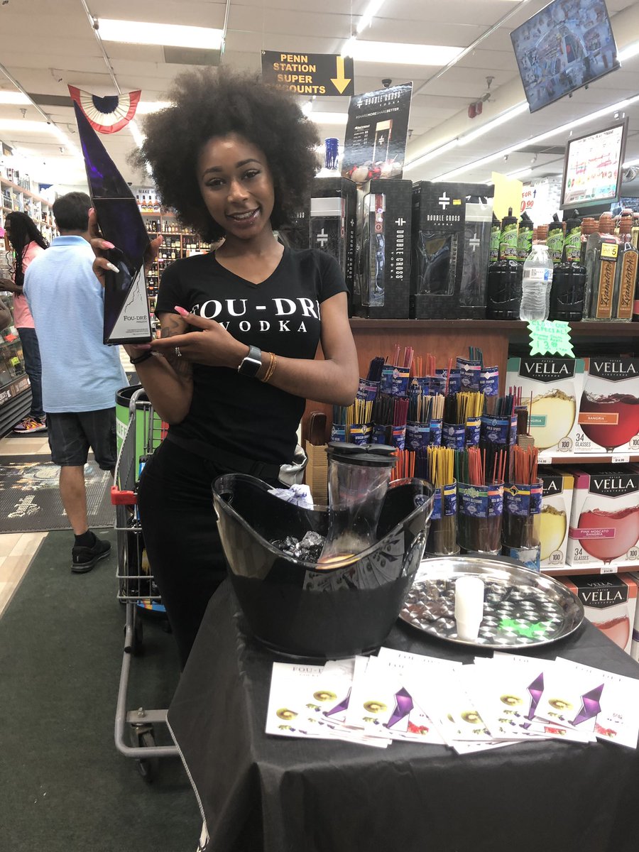 LegendaryHandM's tweet photo. A few of #HarleysAngels working with @FOUDREVodka last week!! cc: @Ms_Toguchi @highsociety_k @daddylexxx_ https://t.co/FK1JmUGGLM
