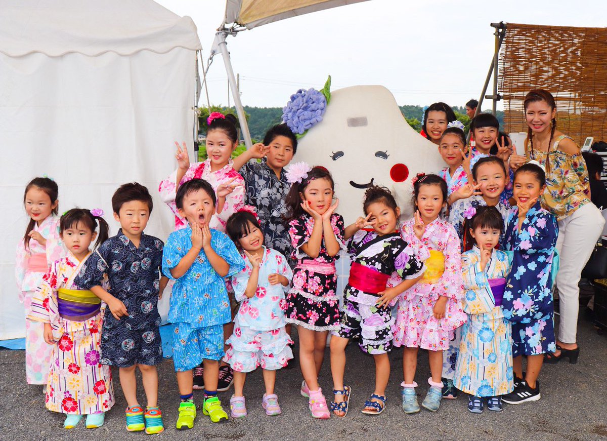 HappyStars21's tweet photo. ※2019年7月20日（土）

多古町 ひかり学園2019納涼祭

in レインボーステージ

ハッピースターズ出演

ありがとうございました！

#多古町 #納涼祭 #ひかり学園 #ハッピースターズ #キッズダンス https://t.co/7H7WkozYvu… https://t.co/r16ZFYLnlv