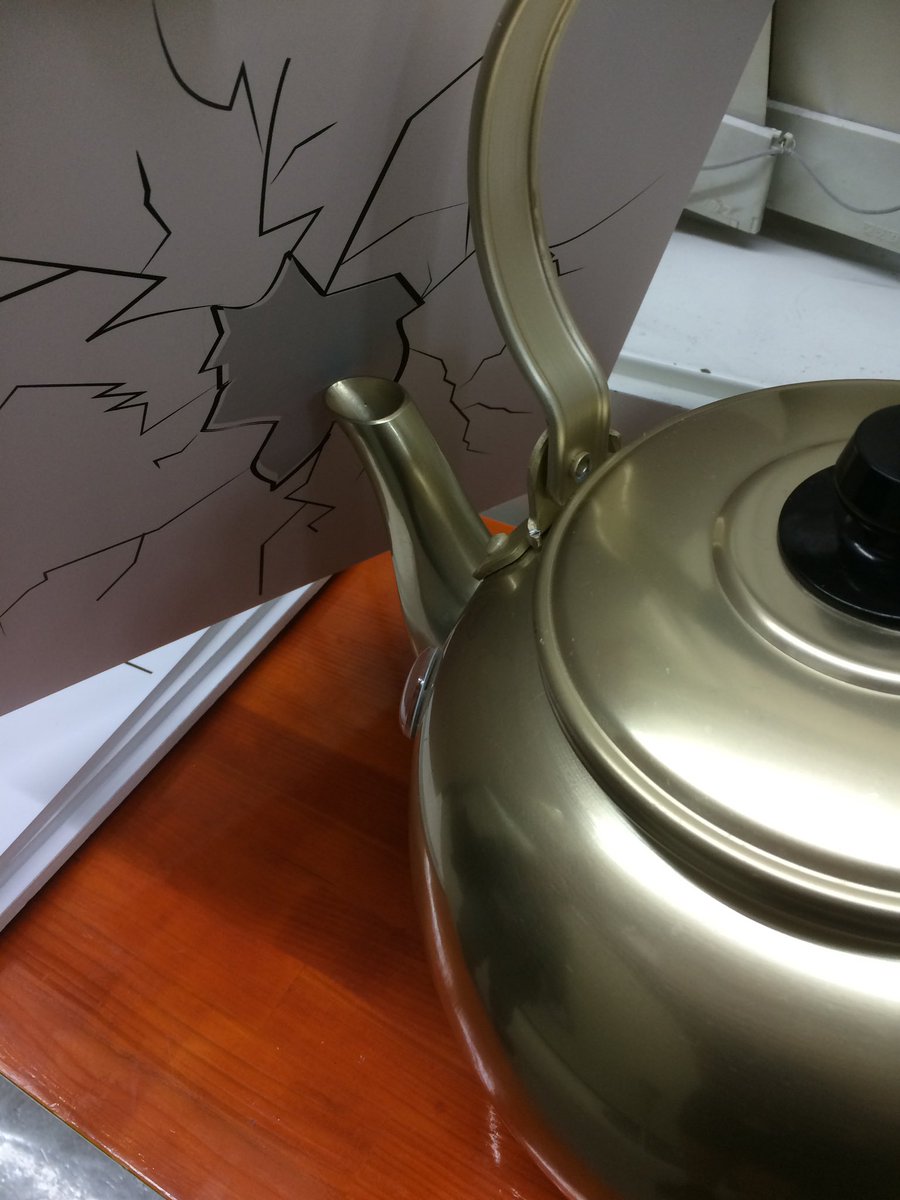 yakandedash's tweet photo. メンバー、そして食べ友のみんな、わしやで❗️

先生としての役目は果たせたんか分からへんけどな、ほんまに楽しい毎日やったんや🥢

たまにみんなに置いてけぼりにされたり、
周りからただのやかんを見るような目で見られたりしたけどな、
数え切れん思い出でお腹一杯や🥣 https://t.co/wOLlOWwxpp