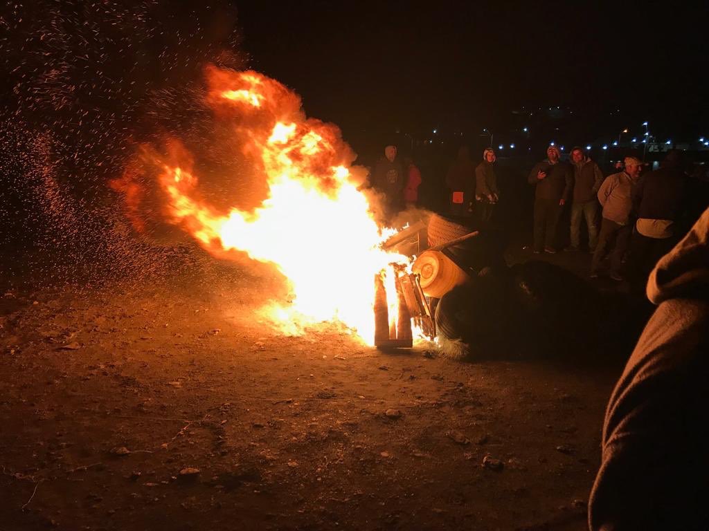 TVCONTIVISION's tweet photo. Pescadores en alerta!! Con una manifestación al interior del muelle #Maguillines de #Constitución, los hombres de mar se han declarado en alerta ante los posibles cambios a la ley de captura de #LaJibia. Detalles en el informe en directo de @jar634 https://t.co/EdP8blzcCE https://t.co/NdmsZWLRYJ