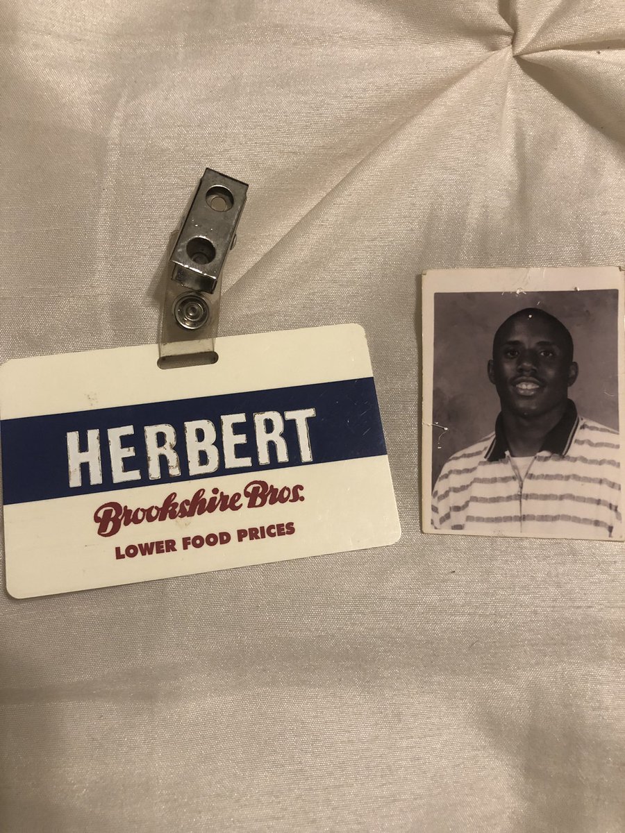 herbertoneiljr's tweet photo. Look what I found! I was the fastest grocery bagger around! Service with a smile! #HearneTexas https://t.co/JTY6nafZIm