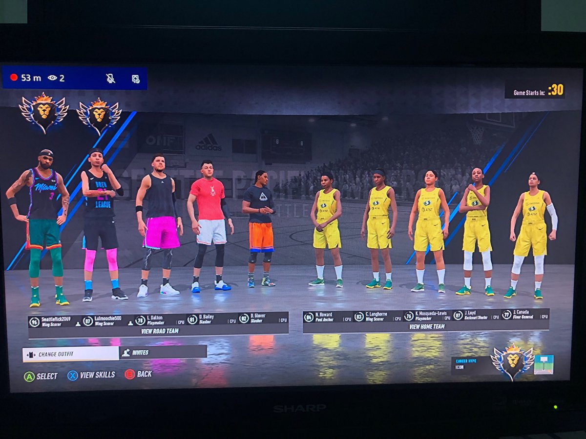 SeattleRicky206's tweet photo. Playing against those STORM ⛈ LADIES..#controllersup ⁦@NBALiveTHEONE⁩ https://t.co/NhCpdRQp5C