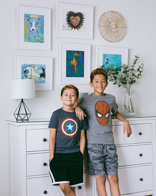 D_Craving's tweet photo. It’s the little things in life that bring the most joy✨ and for me one of those things is my boys’ artwork. Framing my favorite pieces via @framebridge is the best thing I did this summer. Ev & Mase think so too 😜#Framebridge ##framebridgepartner #lillybfam #homedecor #lilly… https://t.co/lZjWgKAo0I