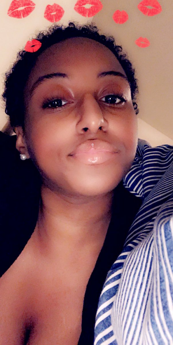 tyanaponti's tweet photo. #WhosWhoAtLOC
- Tyana P 🌻.
- Sophomore #LOC22 💜💛
- Elementary Education Major K-6 📚
- Three B’s: Beautiful, Black, And “Baldheaded” 🥰👸🏽 https://t.co/ZkFYfY0faL