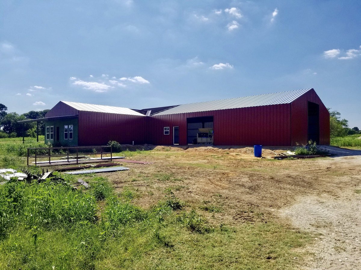 hrpservices's tweet photo. Coming together nicely! #Covingtontx #metalbuildings #shops #barns #coveredarenas #sheshed #barndominiums #texasbuilders #steelconstruction #HRPServices https://t.co/JDf78zhaXn