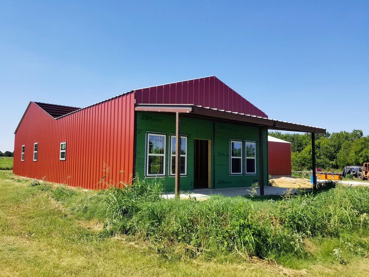 hrpservices's tweet photo. Coming together nicely! #Covingtontx #metalbuildings #shops #barns #coveredarenas #sheshed #barndominiums #texasbuilders #steelconstruction #HRPServices https://t.co/JDf78zhaXn