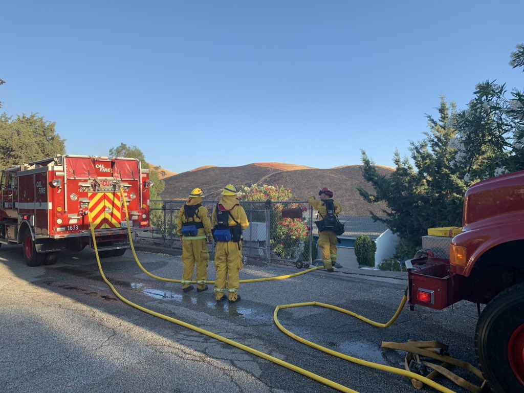 ianculltv's tweet photo. UPDATE: Fire east of #SanJose and Milpitas is mostly out. It came VERY close to two homes. 50 acres burned. One barn destroyed. @calfireSCU on scene. (#Sweigert Fire) https://t.co/Bo0VDqEkd2