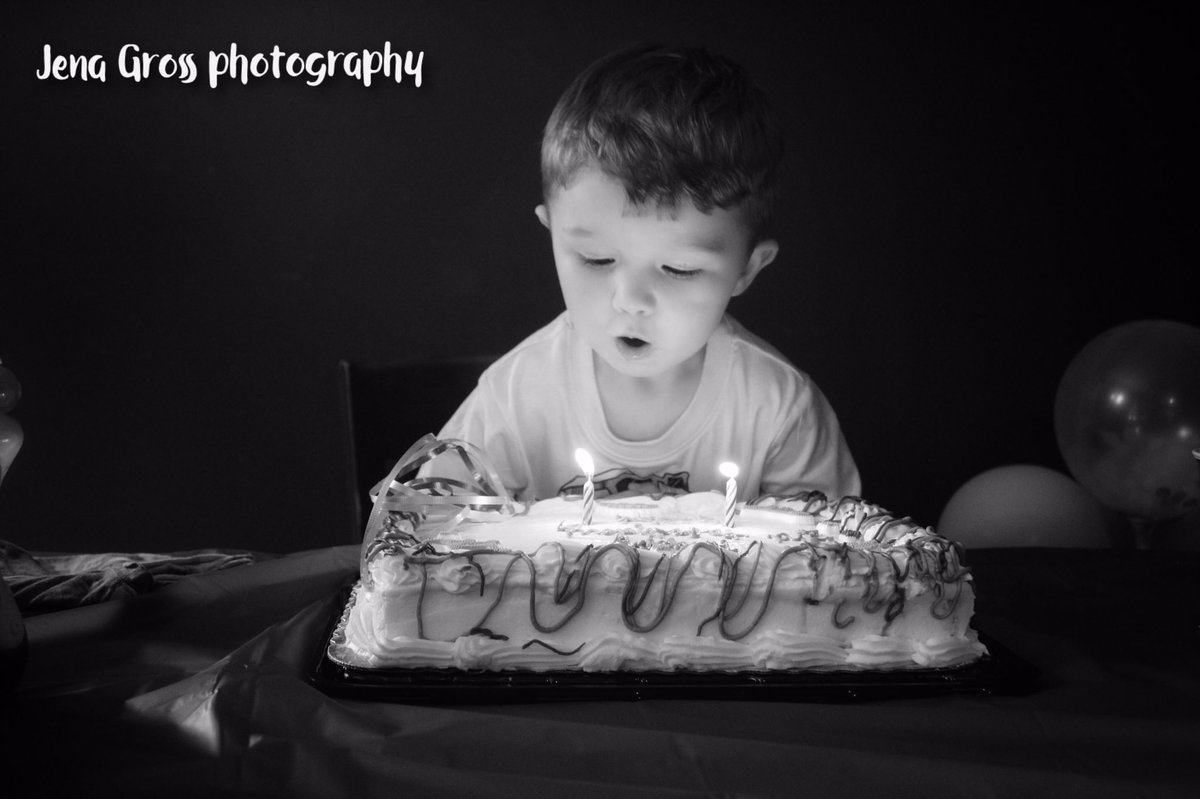jenagrossphoto's tweet photo. #birthday #photography #blackandwhitephotography #photographer #clephotographer #candles #birthdaycake https://t.co/bTUfaYF4rH