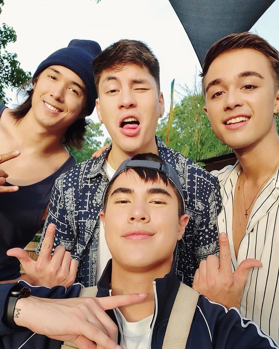 checheche_11's tweet photo. Repost @jaimeborro
by @media.repost:
The boys hyping me up before my turn on that giant swing during our One Epic Day with @samsungph 😎 What would your One Epic Day challenge be? 😄
shot #withGalaxy
#GalaxyA70PH #TeamGalaxy

https://t.co/beZwnhPAbP

#TommyEsguerra https://t.co/S84LcO8rtu