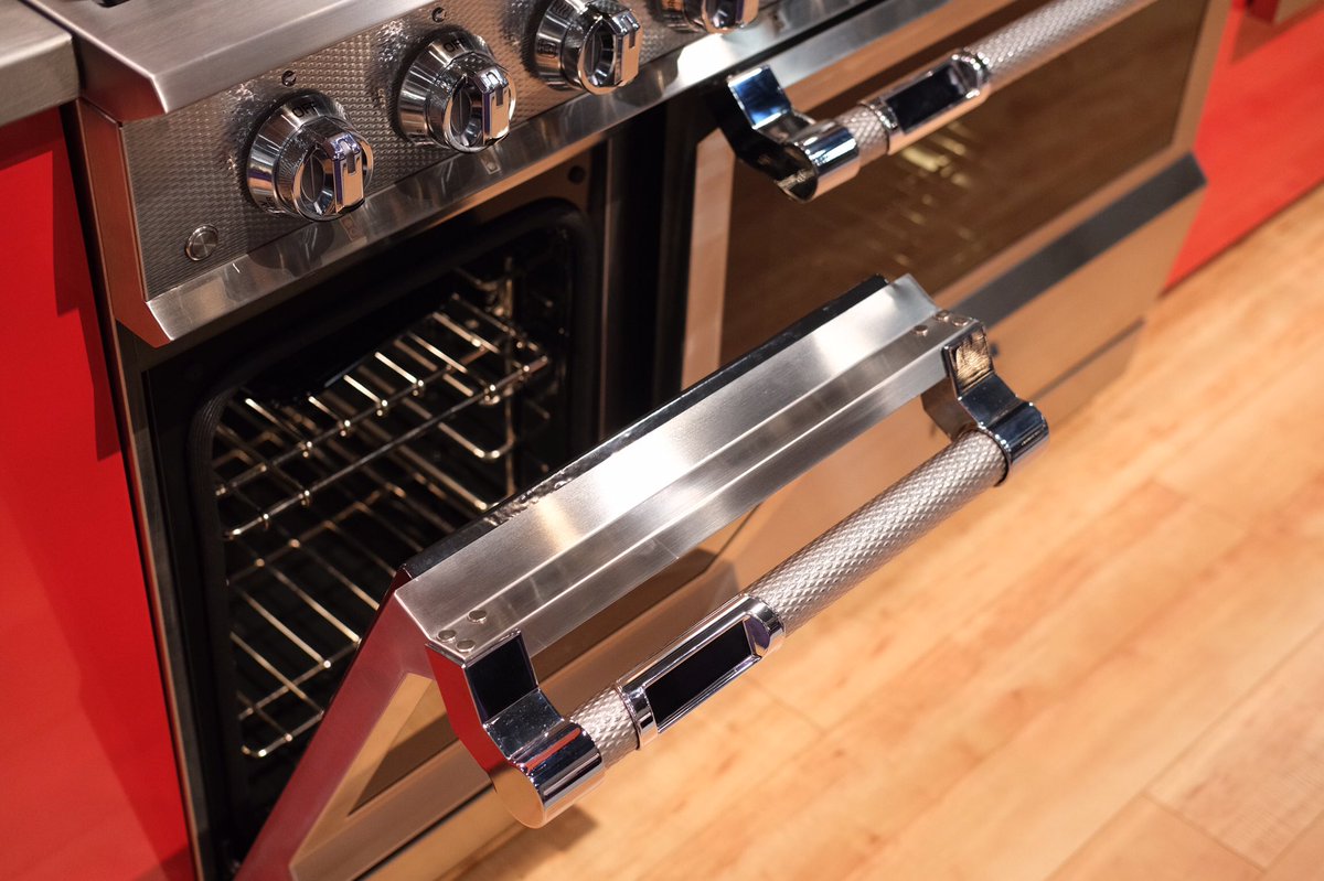 HestanHome's tweet photo. We designed for the most talented chefs and most demanding restaurant kitchens in the world. Now we bring that same standard and expectations to your home. #WeAreHestan #HestanKitchen #HestanHome #chooseHestan #HestanRange #design #bestinclass #best #goals #craftsmanship https://t.co/IokgGOUyT3