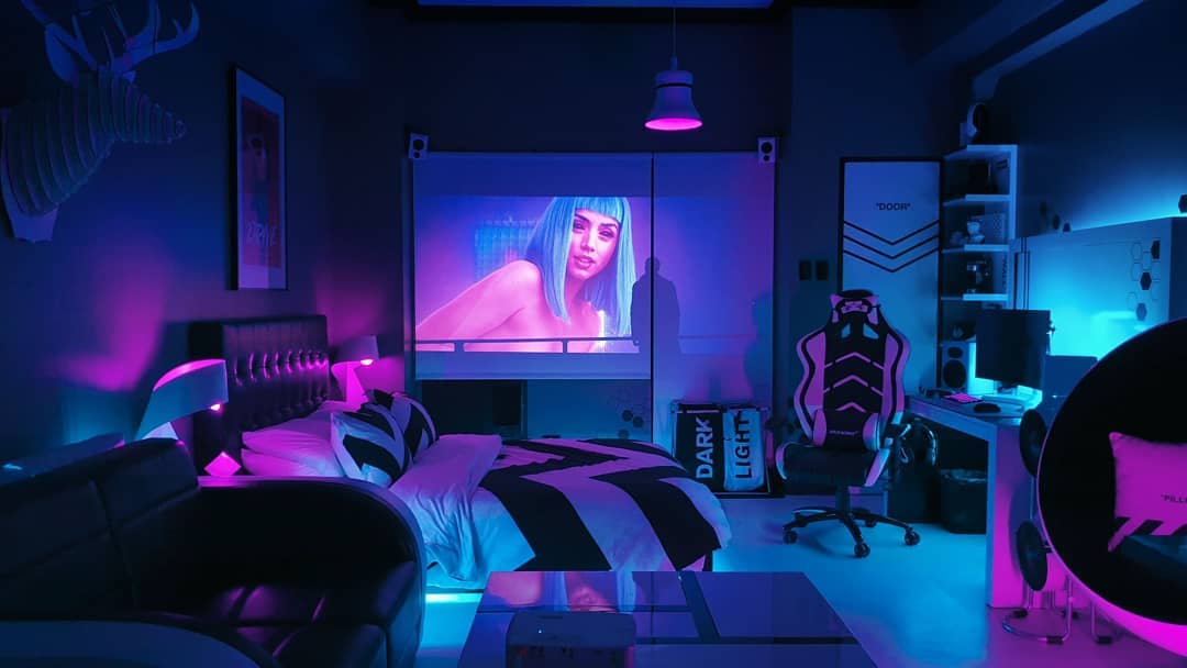 LIFX's tweet photo. This is an actual room, of a real #LIFX fan &amp; we are very jealous! 
📸 @miksaid https://t.co/BDWuwVgJl7