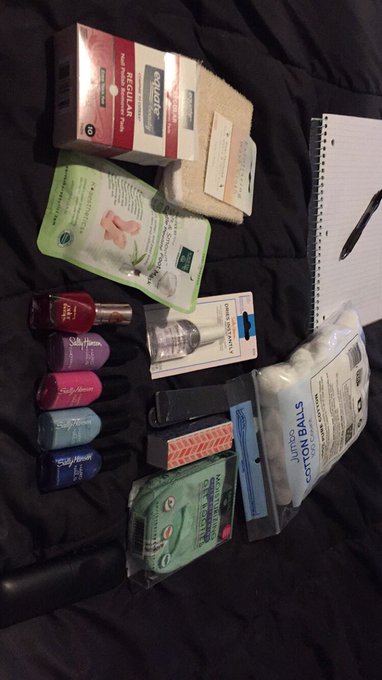 Calling all footfetish people i am now selling all kinds of photos and videos five dollars and up willing<a href="/tag/sexyfeet"class="tags"><span>#sexyfeet</span></a><a href="/tag/footfet%C4%B1sh"class="tags"><span>#footfetısh</span></a>