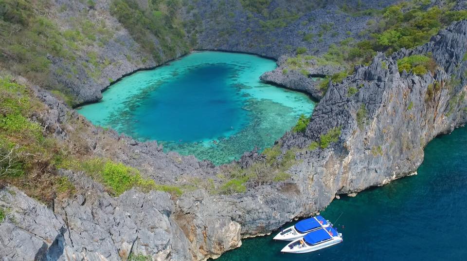 VisitMyanmar_MM's tweet photo. A cock-comb island, a heart-shaped island with a blue lagoon inside, is a very nice place for Instagrammers located in Myeik. 
See more>>>https://t.co/KyPyJCeuGO
#MyanmarBeEnchanted #MyMyanmar #VisitMyanmar #TravelMyanmar #MyeikArchipelago #CockCombIsland #Islands https://t.co/fGaU0dfhhL