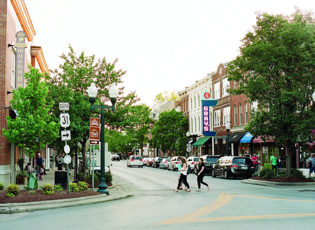 This article will show you exactly what makes Franklin, Tennessee so unique. ✨ buff.ly/30THRrq
#FranklinTN #DowntownFranklin #TheHarpeth