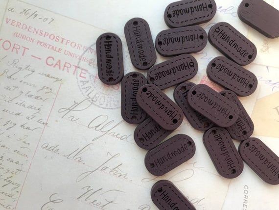 HeartSupplies's tweet image. Dark Wooden Tags 'Handmade' - 23mm x 11mm - Oval Wood tags with 2 Holes, Stitch on Handmade Tags buff.ly/2JYcXri #craftsupplies #tags #crafttags #handmadetags #create #heartsupplies