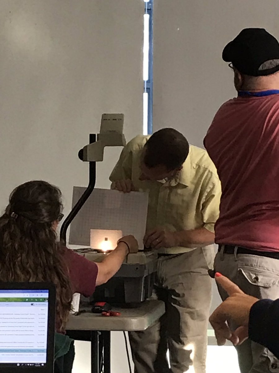 SeaEduca8or's tweet photo. #MauryProject light and sound refraction today https://t.co/3QSbFaPkqN
