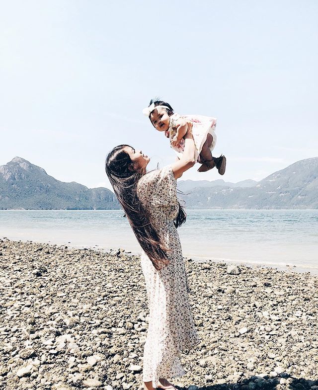 justBebexo's tweet photo. Hands full, heart fuller. ❤️
.
#mommyandme #motherdaughter #5monthsold https://t.co/ouTXkt6C7F https://t.co/IsnkVnS5u2