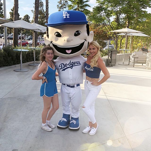OCMomBlog's tweet photo. Let’s play ball!! ⚾️ @dodgers @smartfinal #Dodgers #SmartFinal ad https://t.co/vpkeXupUWQ