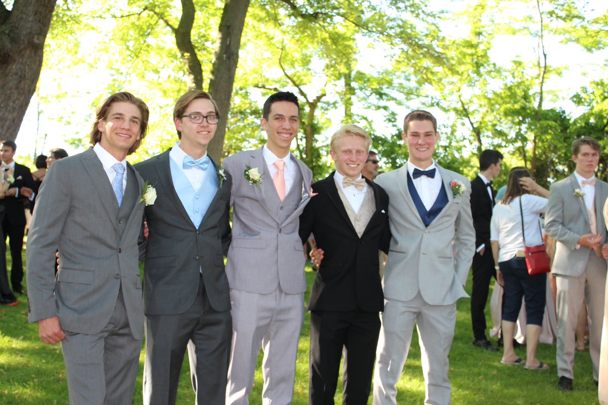 BrettEarnest's tweet photo. Happy birthday Carson🎉 Enjoy bring 18 bro can’t wait to visit you at ASU! https://t.co/R5sSkXC6XE