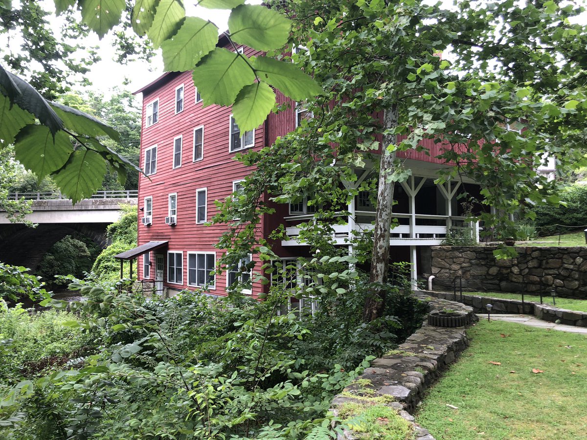rorishapiro1's tweet photo. Another beautiful week of teaching @brookfieldcraft so a lovely campus.
#brrokfieldct #historicct #art #thestillriver https://t.co/ZedV9jwwyW