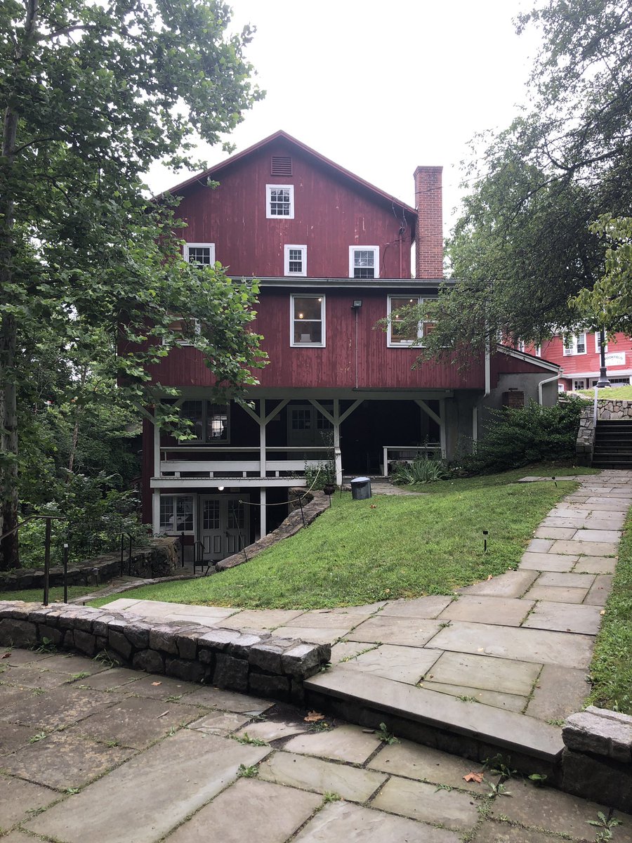 rorishapiro1's tweet photo. Another beautiful week of teaching @brookfieldcraft so a lovely campus.
#brrokfieldct #historicct #art #thestillriver https://t.co/ZedV9jwwyW