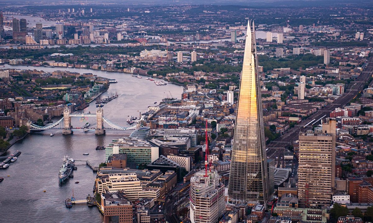 MyBeauDes's tweet photo. #London is served by a total of 6 airports #Heathrow #Gatwick #City #Stansted  #Luton  #Southend. Check well in advance with airport you are leaving from and for Heathrow which terminal. It may be confusing. #travel #airlines https://t.co/6mprep3sq2