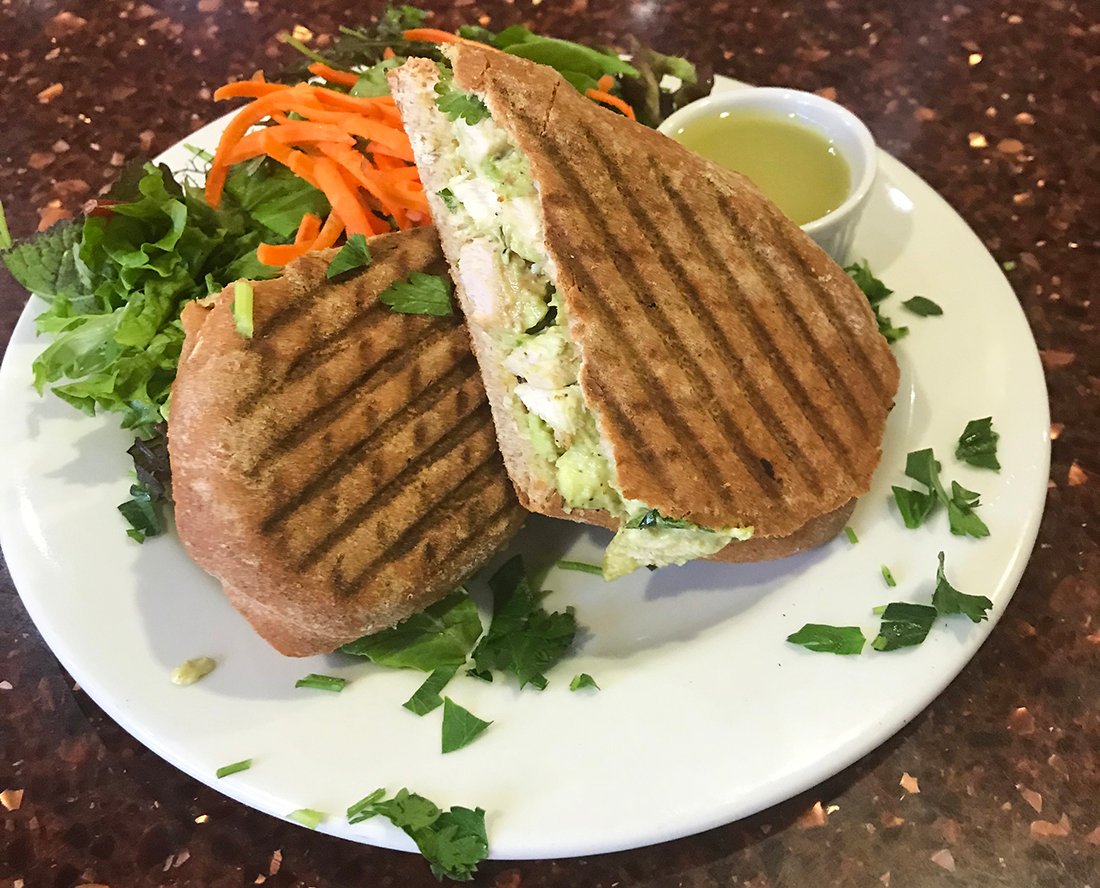 gccglendale's tweet image. Looking for a healthier option for Lunch? 💚 Stop by #GreenCornerCafe and taste flavorful dishes made with organic and Non-Gmo ingredients! 

📲 (818) 507-5003
📍 604 W. Glenoaks Blvd - Corner of Glenoaks and Kenilworth
🌐 organicgreencornercafe.net
