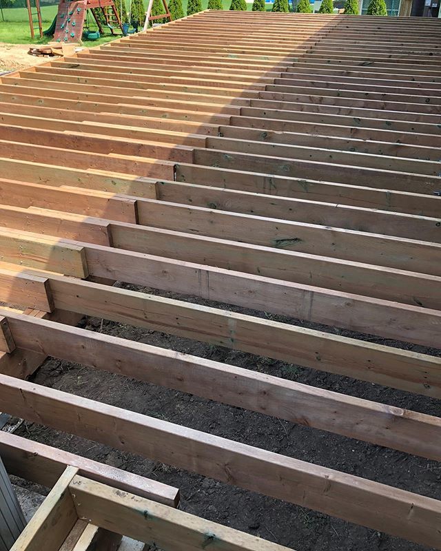 ContegraInc's tweet image. Getting the framing done on this tiny deck.  Composite will be next on the list.  #Deck  #Framing  #Build  #Carpentry  #Renovation  #CompositeDecking  #Lumber ift.tt/2Y5iTbF