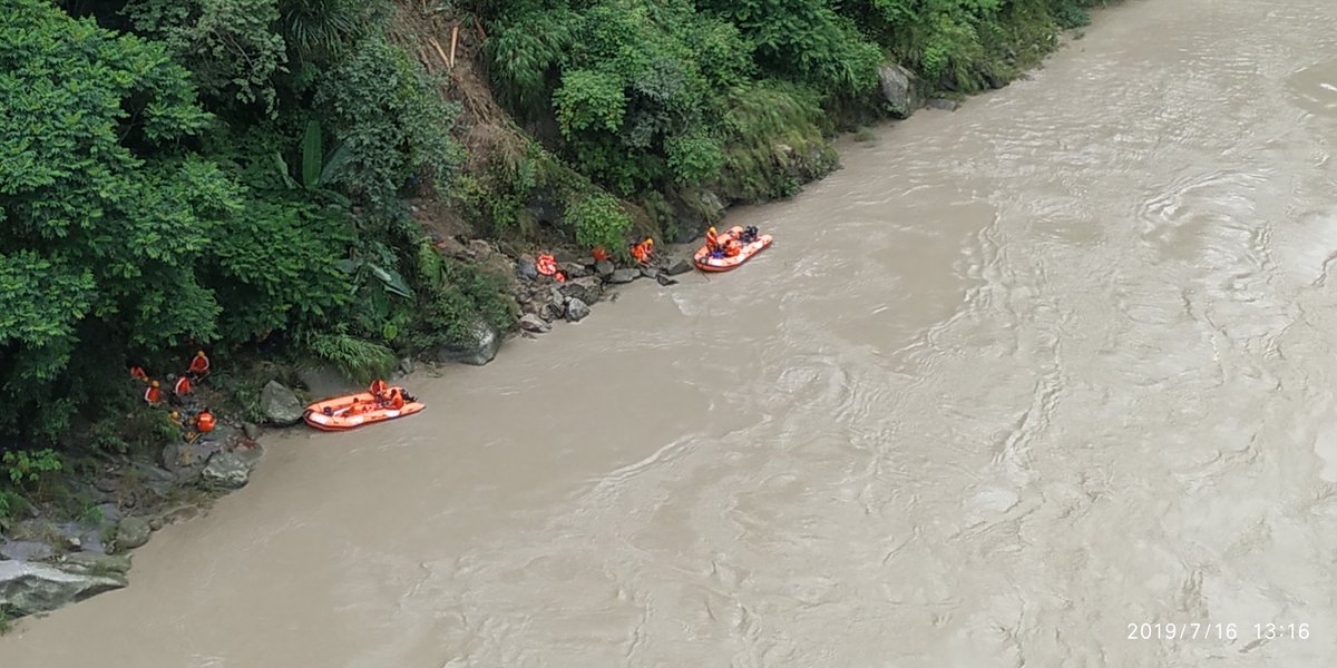 coolraj82's tweet image. Feeling sad &amp;amp; helplless.
We couldn&apos;t give last farewell to #RakeshRai &amp;amp; 2 tourists who are missing since 10-07-19. 1 body was recovered a little ahead of Gajoldoba barrage.

Monsoon this year has been relentless in North Bengal &amp;amp; Sikkim.
#SevokeAccident