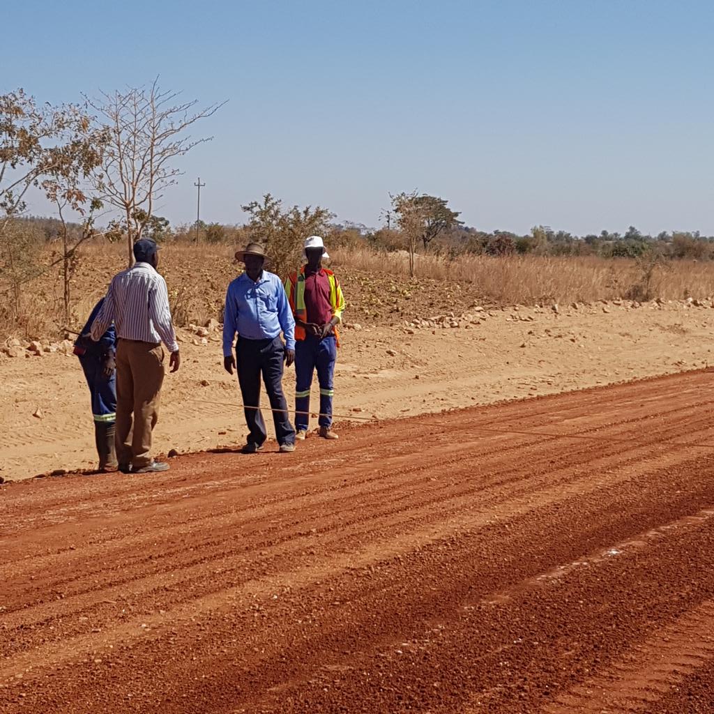 InfoMinZW's tweet image. The Karoi-Binga Road will link 3 Provinces, Mashonaland West, Midlands and Matabeleland North. This road will cut by around 400km the journey from Harare to Victoria Falls. #DDFATWORK